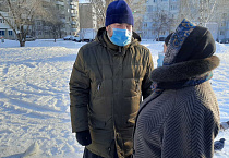 В курганском «Сквере милосердия» все желающие получили нательные крестики