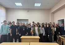 Клирик курганского кафедрального собора рассказал студентам колледжа о человечности