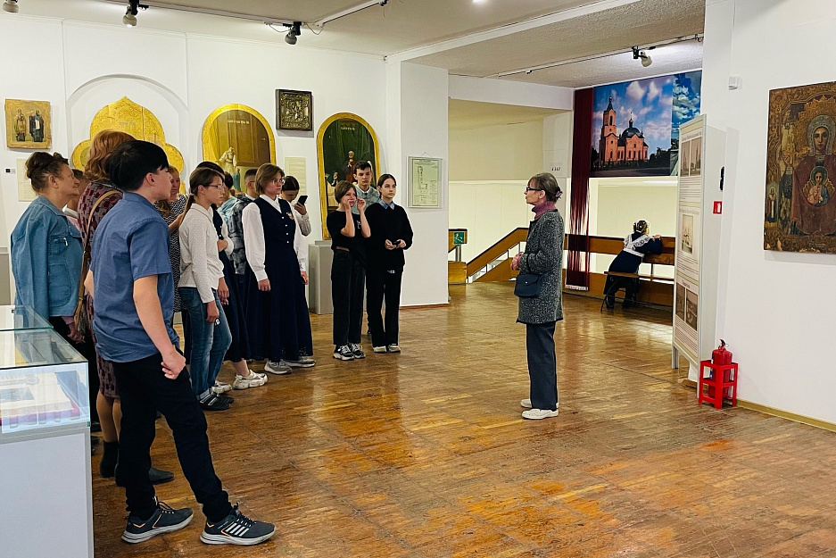 Курганские православные гимназисты познакомились с «Таинственным миром русских икон»