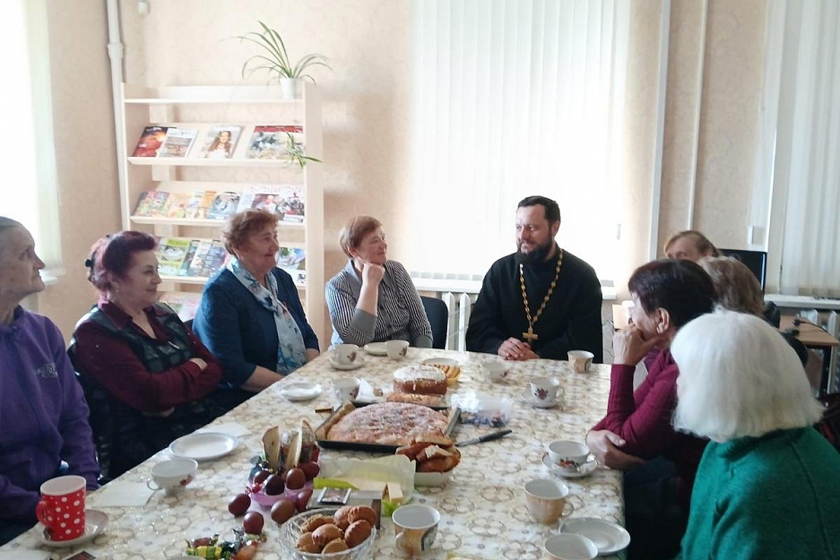 В Лебяжье священник в библиотеке  рассказал о значении праздника Пасхи