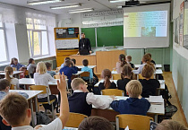 Курганский священник провёл урок для пятиклассников