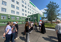 Курганский священник инициировал высадку роз в Госпитале-45