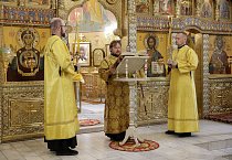 Память святителя Агафангела почтили в курганском кафедральном соборе