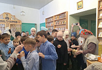 Ученики двух 4-х классов средней школы №40 побывали на экскурсиях в Свято-Троицком храме города Кургана