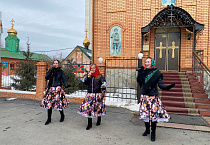 Возле курганского храма проводили Масленицу