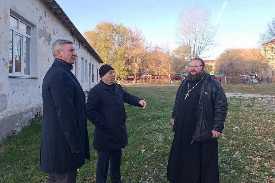 Представители власти посетили Троицкий приход Кургана