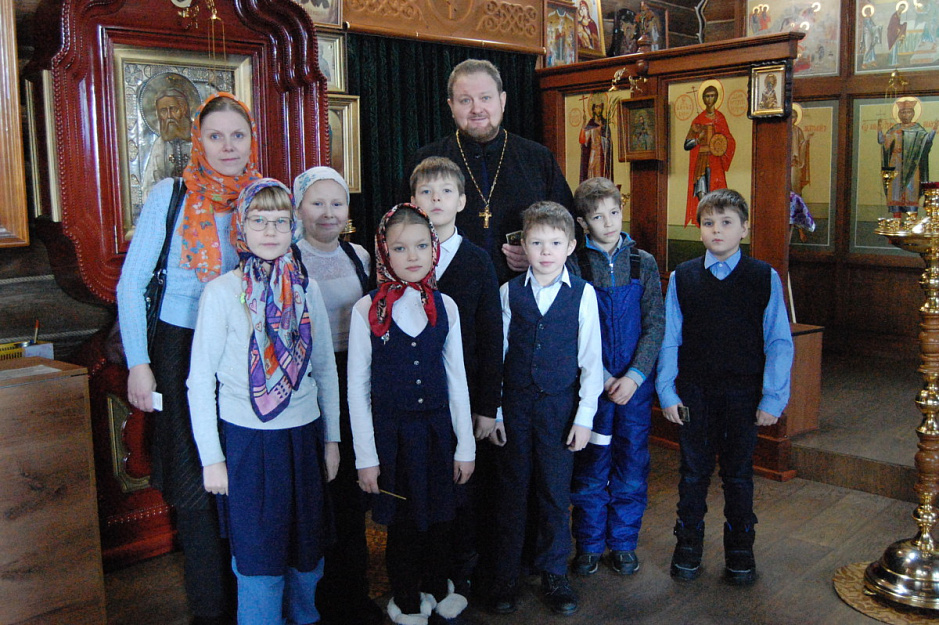 Курганский храм посетили дети из православной школы