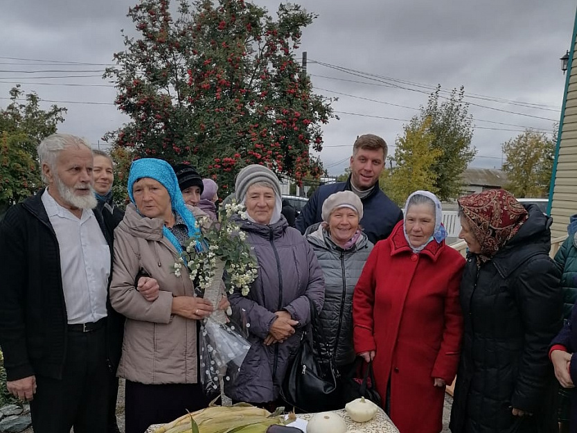 В Варгашах прихожане провели  благотворительную выставку "Дары осени"