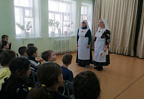 В Кургане участники проекта «Школа милосердия» сами готовят обед и пишут письма солдатам