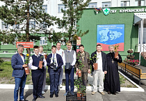 В Курганском госпитале первый учебный день ознаменовали высадкой кустов роз