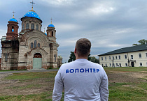 В Верх-Теченской обители убирать картофель помогала молодежь челябинского собора