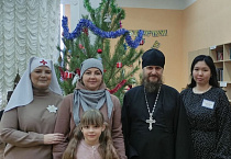 Курганский священник поздравил подопечных Центра соцпомощи с Рождеством
