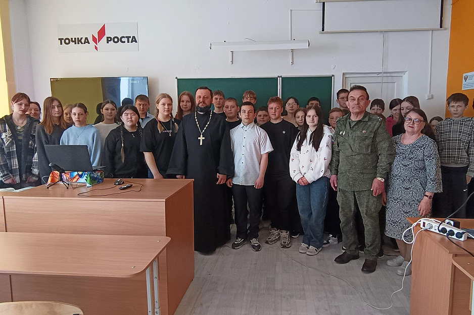 Зауральский священник поговорил о нравственности с учениками школы села Лопатки