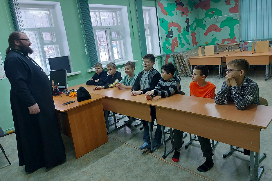В Кургане в рамках социального проекта в воскресной школе обсудили тему целомудрия