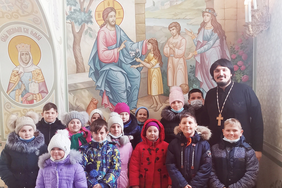 Четвероклассники с ответным визитом посетили храм в Частоозерье