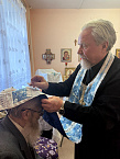 Зауральский священник окормляет проживающих в Лесниковском доме-интернате