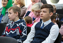 В Кургане воспитанники  воскресной школы при Александро-Невском соборе  подготовили концерт к  Дню матери