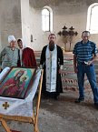 В зауральском полуразрушенном храме совершен молебен
