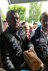 В курганском «Сквере милосердия» нуждающихся снабжают хлебом собственной выпечки