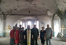 Двойная радость: в  Никольский храм села Усть-Суерское накануне Троицы привезли купола