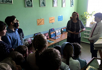 В Курганской православной школе открылась мини-выставка юного художника
