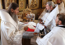 В Преображение Господне митрополит Даниил освятил плоды в Александро-Невском соборе