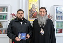 Митрополит Даниил наградил епархиальной медалью директора фонда «Чимеевская святыня»