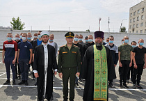 В Кургане призывников на военную службу напутствовали православный священник и мусульманский имам