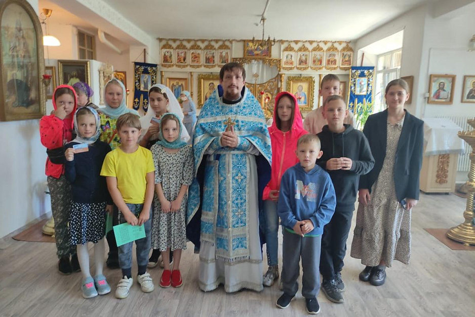 На Благовещенском приходе в Кургане прошёл праздник для учеников, учителей и прихожан