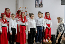 Воскресная школа Александро-Невского собора Кургана подарила зрителям пасхальный концерт