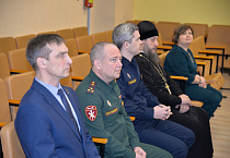 В Кургане священник благословил юнармейцев школы № 11