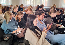 В Кургане московский эксперт провел мастер-класс для будущих учителей