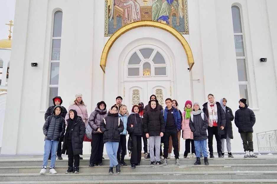 В Кургане учащиеся и педагоги Центра образования совершили обзорную экскурсию по новому собору