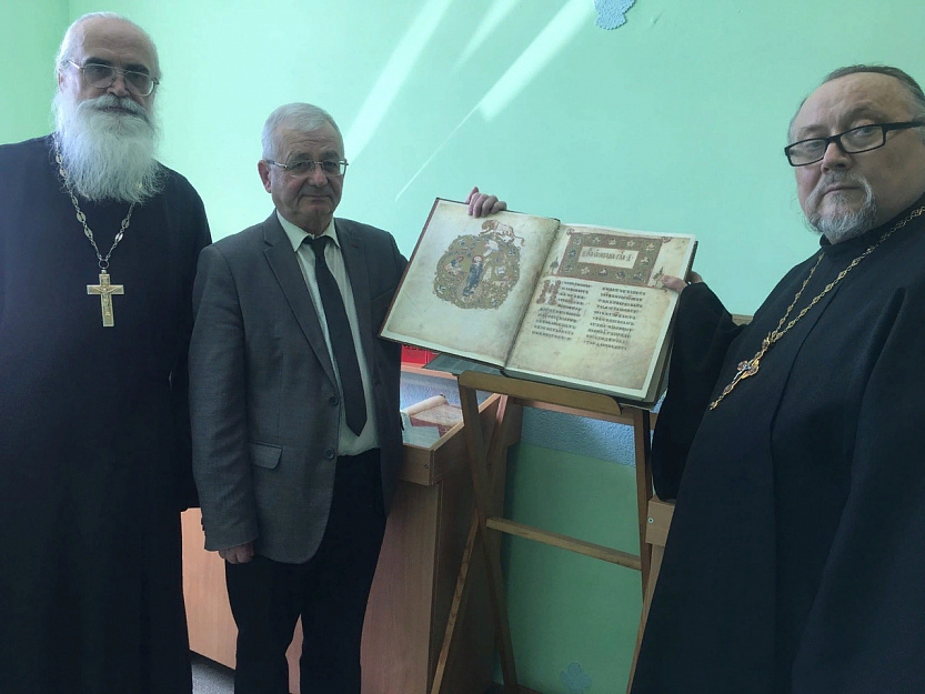  Из прошлого – в настоящее: в Курганской православной школе  отмечают День православной книги