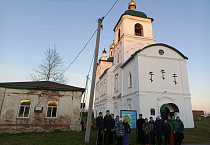В Никольском храме села Усть-Суерского побывали «Бродяги»