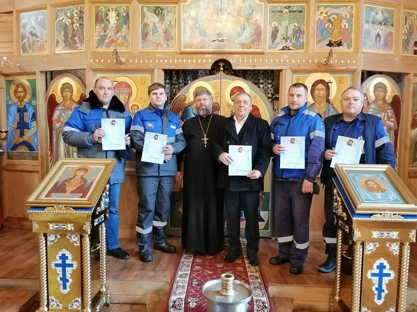 Курганский священник поблагодарил газовиков за помощь храму