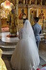 Митрополит Даниил совершил таинство Венчания в Александро-Невском соборе