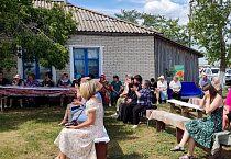 Священники из Половинного поздравили жителей деревни Успенка с праздником села