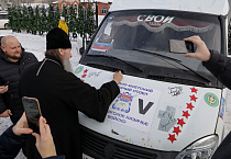 Митрополит Даниил наклеил на «Народную газель» 14-ю звезду за поездки в зону СВО