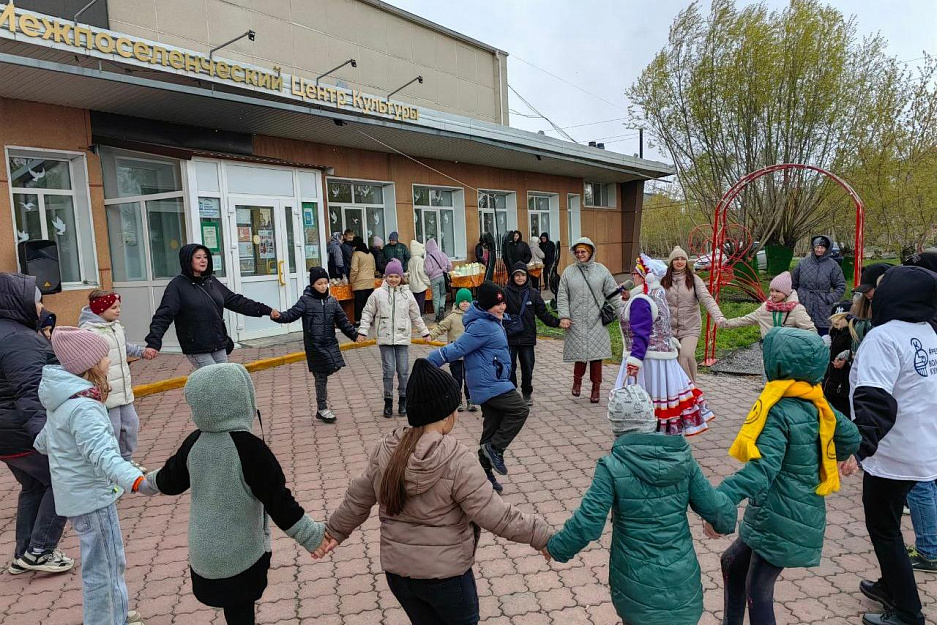 В городе Петухово прошла игровая программа «Пасхальный перезвон»
