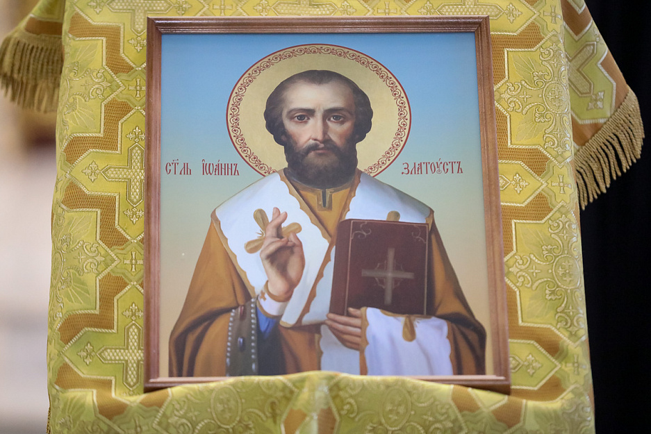 Митрополит Даниил совершил Литургию в день памяти святителя Иоанна Златоуста