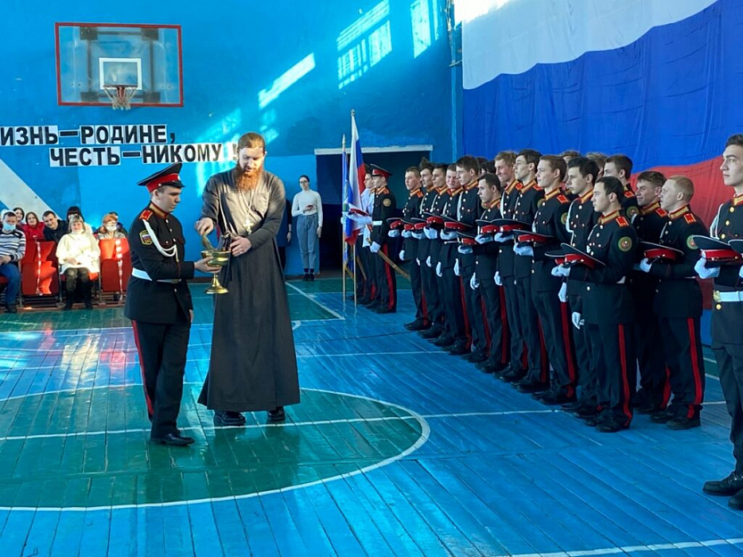 Лебяжьевский священник напутствовал казаков-кадет