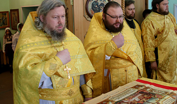 Митрополит Курганский и Белозерский Даниил 12 февраля совершил Божественную литургию в Свято-Троицком храме города Кургана
