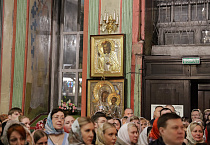 В главном соборе Зауралья встретили Пасху Христову