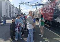 Ученики курганской православной гимназии побывали в «Поезде Победы»