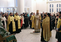 В Троицком соборе Кургана совершено Всенощное бдение перед святыми мощами преподобного Сергия Радонежского