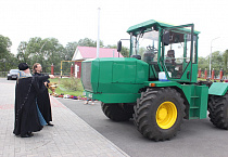 Зауральский машиностроительный завод выпустил первый новый трактор Т-240 с электрической трансмиссией