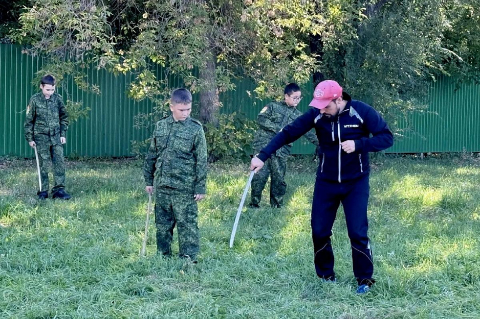 В рамках проекта «Стратег» для курганских школьников прошло занятие по фланкировке