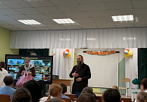 Насельник Чимеевского монастыря побывал на школьном спектакле