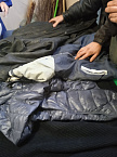 В курганском «Сквер Милосердия» нуждающихся кормят и раздают тёплую одежду